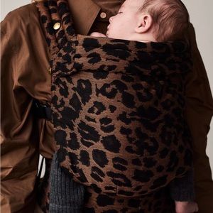 Artipoppe leopard carrier